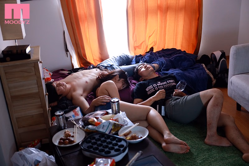 学生時代は親友の彼女で3人で雑魚寝もしてたただの女友達と大人になって再会してめちゃくちゃ中出ししまくった。 神宮寺ナオ プレビュー画像 2