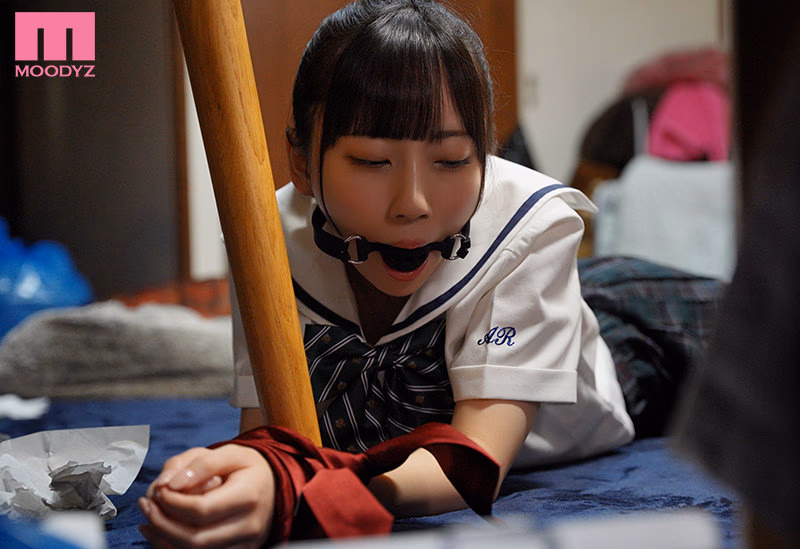 「みあちゃんに彼氏が出来たなんて…」 10年分の片思いが爆発する隣人の異常性欲オヤジが媚薬でキメセク監禁 ゴミ部屋で汗だく失禁いいなり同棲させられた3日間 七沢みあ プレビュー画像 1