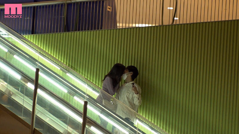 あれ？外なのにおっきしてる 彼女が在宅の2日間、セフレ志願の彼女の親友と密着囁き誘惑デートで勃起させられたら即近くのホテルで何度も何度も中出ししまくった。 神宮寺ナオ プレビュー画像 3