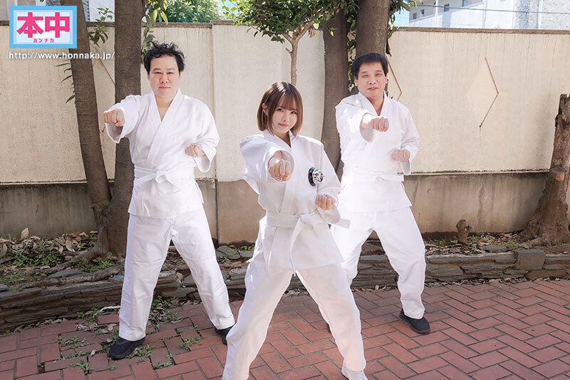 見た目そっくりな義兄2人が推しの芸人に激似すぎて…幼な妻が交互に浮気中出しSEXを繰り返す不貞な日々夫には言えない不在逆NTRハーレム3P性交 松本いちか プレビュー画像 1