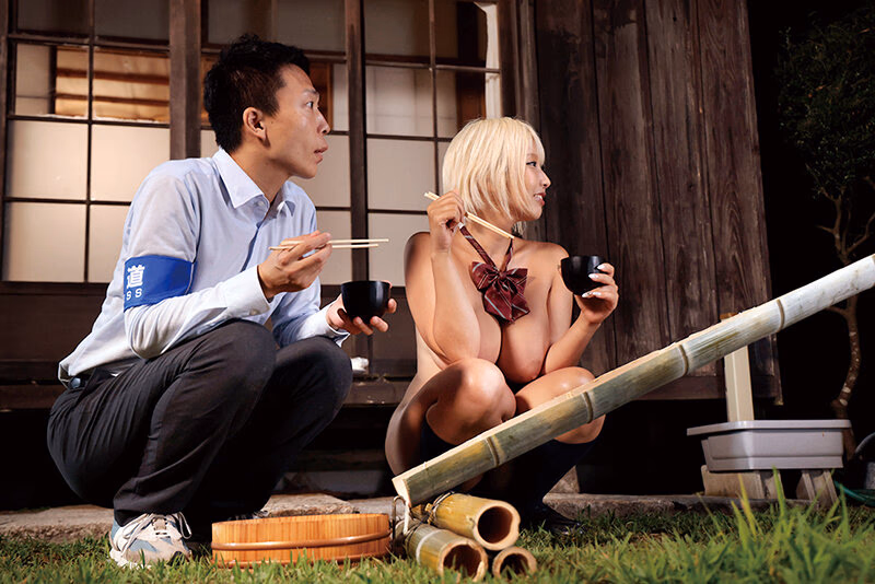 全裸通学の村 平然と学生生活を謳歌する一人の女子生徒を丸裸にするべく、記者として僕は密着した。 乙アリス プレビュー画像 12