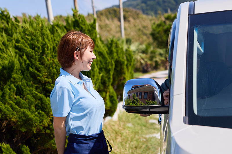 南国リゾートバイトに参加した僕は住み込み先で出逢ったデカ尻ギャルと人目を盗んでは生でハメまくった 弥生みづき プレビュー画像 2