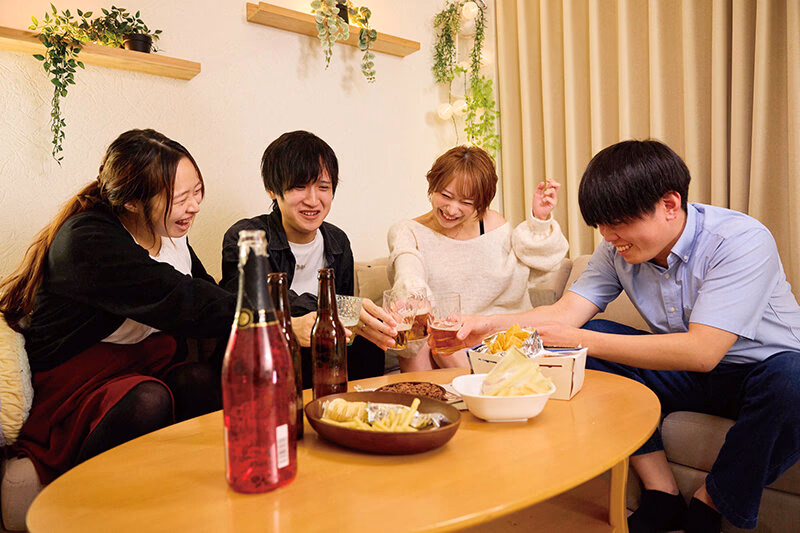 あの日、出逢ったヤリマンビッチに超絶グラインド騎乗位からパイパン顔騎のPtoCで夜が明けるまで痴女られた 弥生みづき プレビュー画像 3