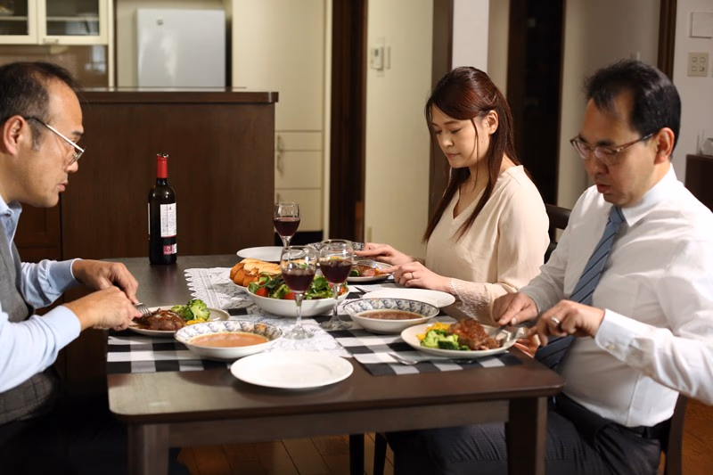 人妻メアリー 義父に無理やり犯●れる若妻 プレビュー画像 1