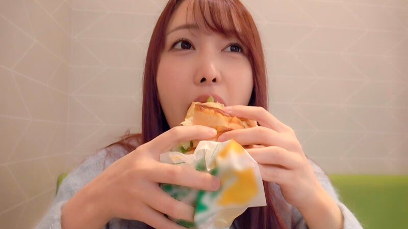 中出し部屋呑みドキュメント 可愛さと美しさの黄金比 弥生みづき プレビュー画像 1