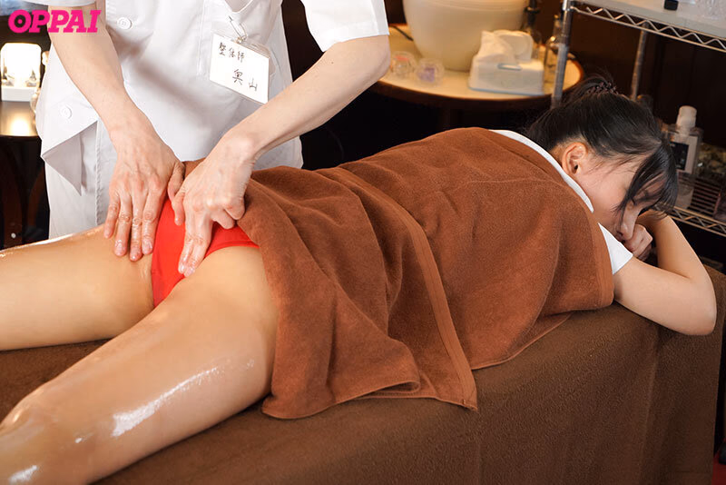 気弱な性格で「嫌」の一言が言えずエロ整体師に恥ずかしいほどイカされ続けた巨乳部活少女 楪カレン プレビュー画像 2