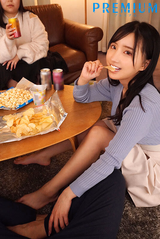 彼女が至近距離にいるのに密着＆ゾクゾク囁き！背徳感で気持ちよすぎる中出し誘惑 楪カレン プレビュー画像 2