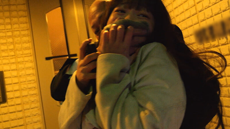 顔面白濁レ●プ 顔さえ触れることの出来なかったパパ活女子の秘密を知り、今では顔面に精子を塗りたくっています。 泉りおん プレビュー画像 2