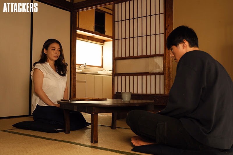 娘の前で雌犬のように激しく突かれて 織田真子 泉りおん プレビュー画像 1