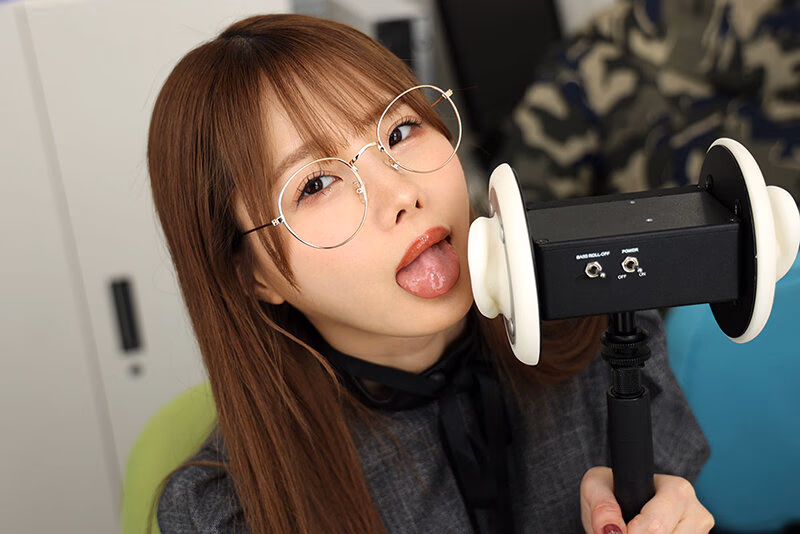 【VR】研究とは逸脱した耳しゃぶり 同学部の後輩に何度も聴覚をまさぐられる麻薬性の高い性交 松本いちか プレビュー画像 4