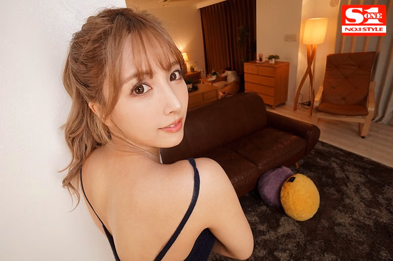 【VR】彼女がいるのに密着ささやき淫語で口説いてくる色気ムンムン巨乳お姉さん超誘惑VR 三上悠亜 プレビュー画像 9