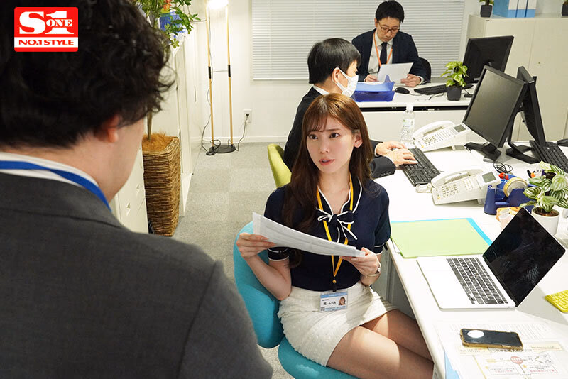 誰もが憧れるバリキャリOLの週末メス犬日記 現場男の汗臭チ〇ポが生きがいとは、絶対に言えない。 楓ふうあ プレビュー画像 1