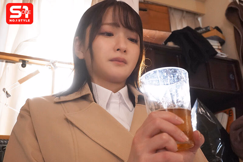 スケベに実った乳デカ不動産レディが俺のゴミ屋敷に訪問してきた。 鷲尾めい プレビュー画像 2