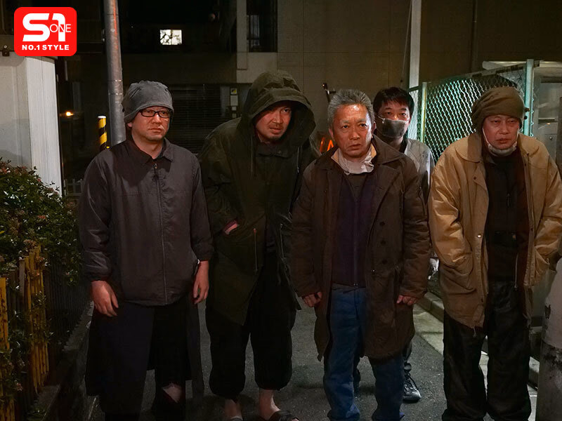 港区’プロ彼女’のなれの果ては…スラム街の公衆ぶっかけ顔射女 楓ふうあ プレビュー画像 3