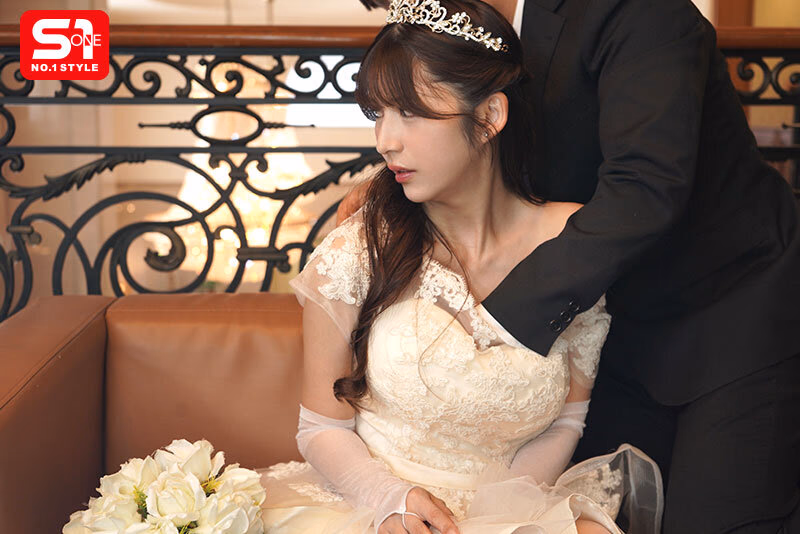 結婚式間近の花嫁、新郎との愛あるSEXよりも男性ウェディングプランナーから無理やり犯●れるほうがま●こビチャ濡れでイキまくる。 七ツ森りり プレビュー画像 1