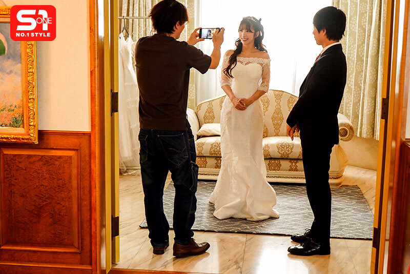 結婚式間近の花嫁、新郎との愛あるSEXよりも男性ウェディングプランナーから無理やり犯●れるほうがま●こビチャ濡れでイキまくる。 七ツ森りり プレビュー画像 9