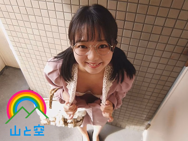 痴女っ子J系の露出記録係に任命されました。泉りおん プレビュー画像 1