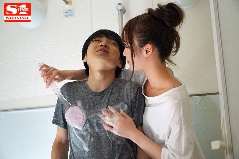 そばに彼女がいるのに背後からの耳元ささやき乳首責めで僕を狂わせる彼女の小悪魔お姉さん miru プレビュー画像 7