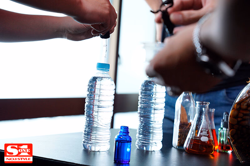 元・芸能人 禁欲後の荒ぶるキメセク性交 極限まで焦らして体内汁ダダ漏れ媚薬漬けヤバイキ大絶頂 七ツ森りり プレビュー画像 1