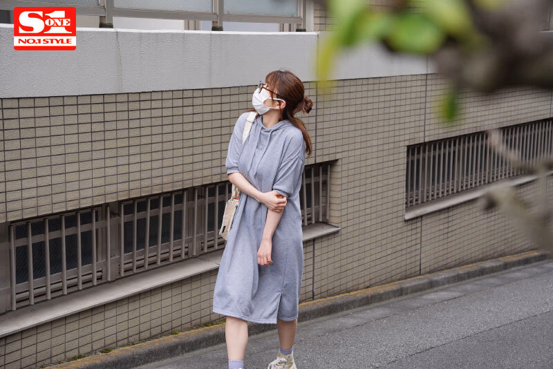 1ヶ月禁欲した鷲尾めいがアドレナリン全開で神乳揺らして、潮吹いて、大絶叫してもまだハメる10時間エンドレスFUCK プレビュー画像 1