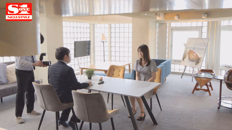 「えっ！ここでするんですか？」 河北彩花に一ヶ月密着して隙あらばいきなり即ズボッ！ 前代未聞ドッキリAV大作戦 プレビュー画像 9