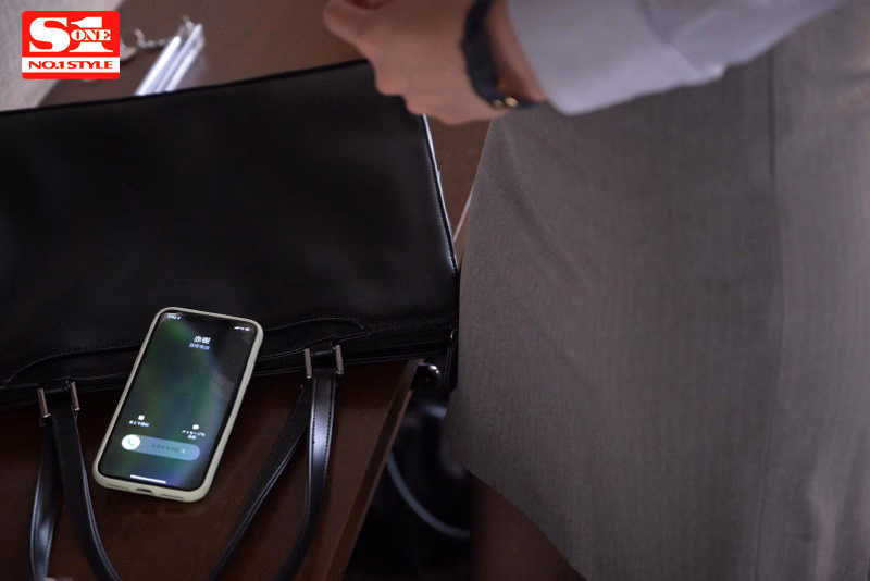 出張先で軽蔑している中年セクハラ上司とまさかの相部屋に…朝まで続く絶倫性交に不覚にも感じてしまった私 河北彩花 プレビュー画像 8