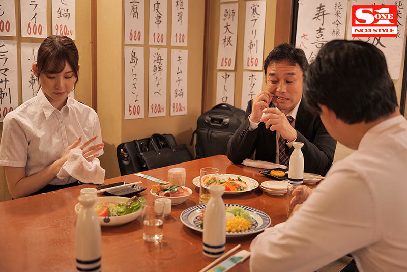 死ぬほど嫌いなオジサン上司からの引くほど気持ちいい粘着サドテクで心はイヤイヤ、アソコはビショ濡れ、出張先旅館でイカされまくった社内一の美女OL 楓ふうあ プレビュー画像 1