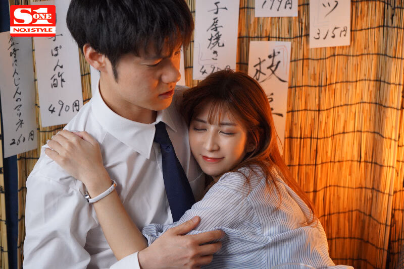 誰もが振り返る美人上司が酔っ払ったら、後輩のボクのチ●ポ欲しがる寂しがりビッチという神展開 七ツ森りり プレビュー画像 1