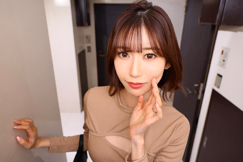 【VR】【8K VR】毎朝ピン立ち乳首を見せつけて誘惑してくる美しすぎる隣人妻にウイスパーボイスで「キスして」って言われたらそりゃするでしょ。小声で迫ってくる顔面 旦那の目を盗んでW不倫 黒川すみれ プレビュー画像 3