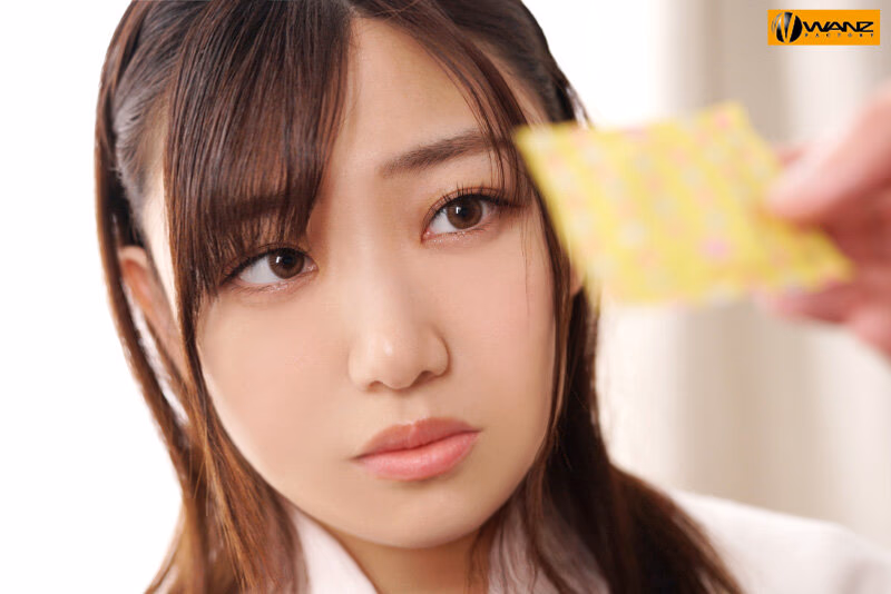 コンドームが破れてまさかの生ハメ！超加速するピストンで何度も中出し！ 小梅えな プレビュー画像 1