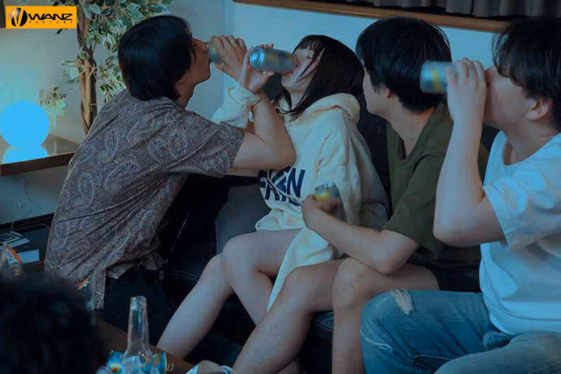 片思いしていた隠れ巨乳女子がサークル飲みでヤリチン男たちにドロ酔い中出し輪●無意識アクメさせられてるのを見て鬱勃起する童貞陰キャの僕… 小坂ひまり プレビュー画像 1