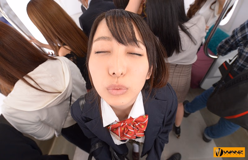 【VR】満員電車で突然キス誘惑される逆痴● 弥生みづき プレビュー画像 3