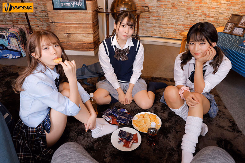 【VR】初3人共演！！ 父の再婚相手の連れ子はエロ特化ちっぱい3姉妹 発育途中のちっぱいに夢も股間もパンパン破裂寸前！ 松本いちか 枢木あおい 渚みつき プレビュー画像 2